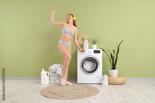Attractive young woman in u...