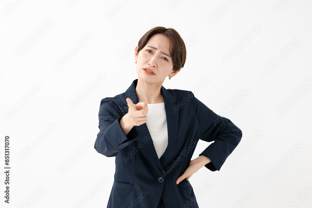 意見を訴える女性 意見を訴える女性