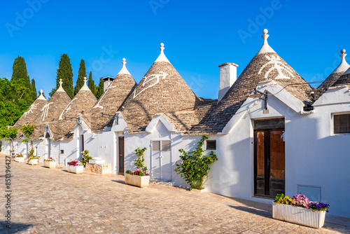 Photos Famous historical old dry stone trulli houses with conical roofs in Alberobello, Italy