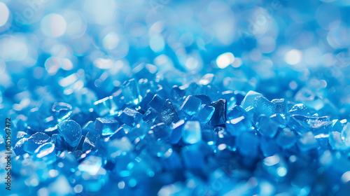 Plastik Granulat in blau, Ein Haufen mit Kunststoffgranulat, PA6, ASA, PP, Glasfaser, hell blaues Kunststoffgranulat zur Produktvorstellung, Kunststofftechnik, Spritzgusstechnik, 3D Druck