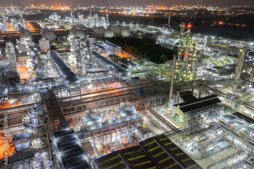 Overhead View of Industrial Refinery at Night © Sathit Trakunpunlert