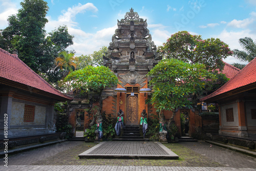 Obraz na płótnie Beautiful view of Taman Saraswati temple in Ubud on Bali Island, Indonesia w salonie