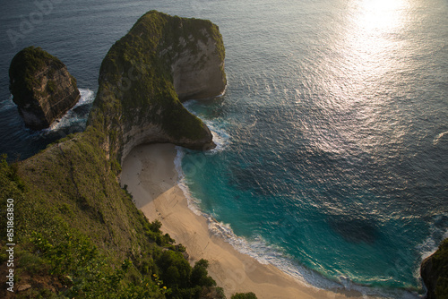 Obraz na płótnie Beautiful view of Kelingking Beach on Nusa Penida island, Indonesia w salonie