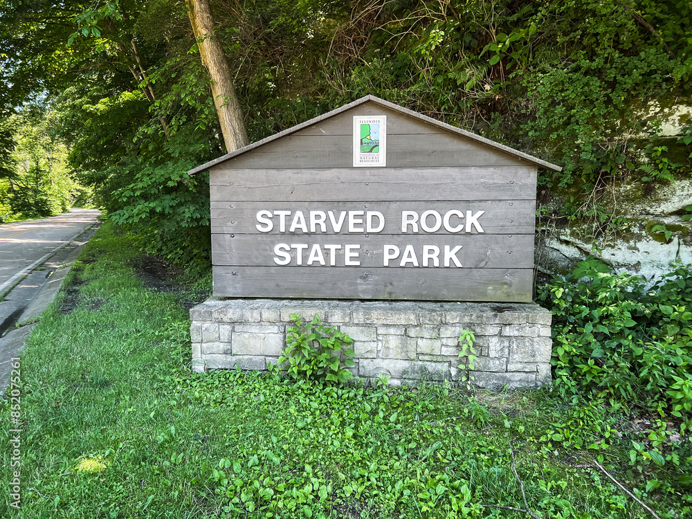 Starved Rock State Park, Illinois, USA : June 5, 2024 Wooden entrance ...