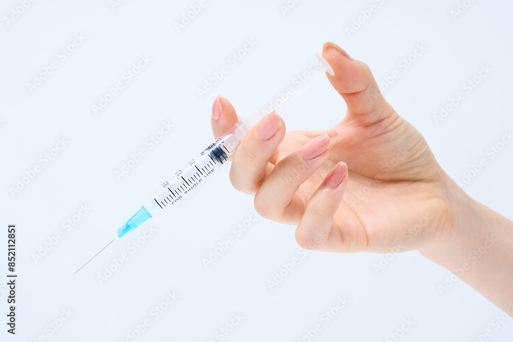 注射器を持つ手 注射器を持つ手