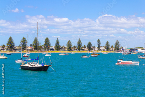 Obraz na płótnie Boats Mooring at Pilot Bay, Mount Maunganui Beach, Tauranga - New Zealand w salonie