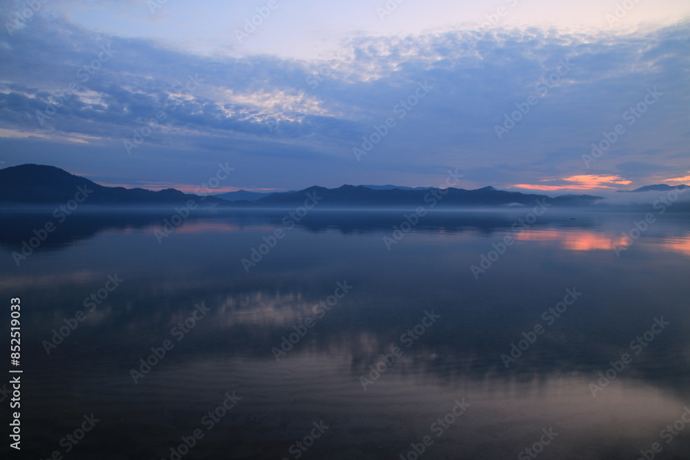 Fototapeta premium 初夏の田沢湖（秋田県・仙北市）