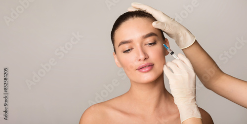 Konstfotografi Healthcare professional administers an injection into half-naked woman face