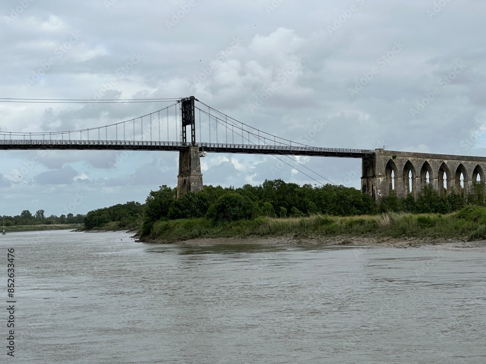 Fototapeta premium Pont suspendu de Tonnay-Charente