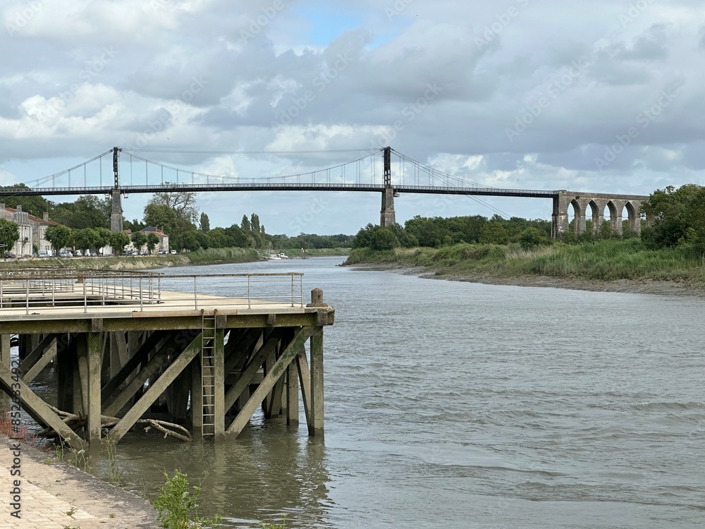Fototapeta premium Pont suspendu de Tonnay-Charente