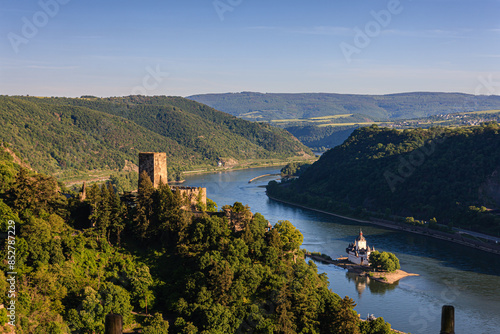 Burg Gutenfels und Burg Pfalzgrafenstein bei Sonnenuntergang, Kaub, Rheinland-Pfalz, Deutschland, Europa