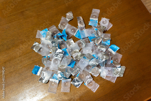 使い捨てコンタクトレンズのケース　ゴミ