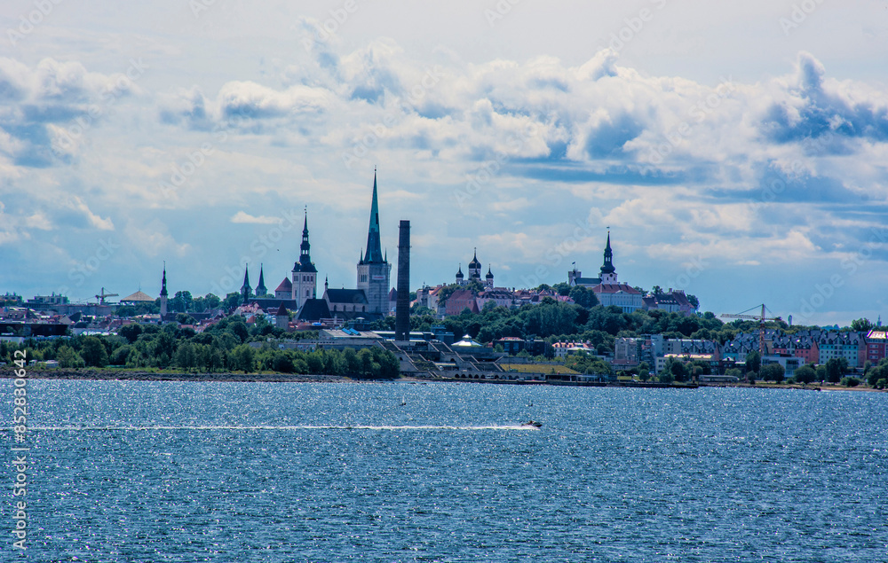 Obraz premium Helsinki Cloudy View from Suomenlinna Island 