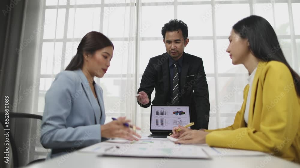 Businessman manager is having a meeting to discuss sharing ideas with partners and colleagues to plan new business projects. Businessman manager is having a meeting to discuss sharing ideas with partners and colleagues to plan new business projects.