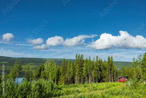 Rotes Ferienhaus an eienm Schwedischen See im Wald