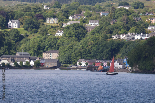 Tobermory auf Mull von der Seeseite, Schottland photo