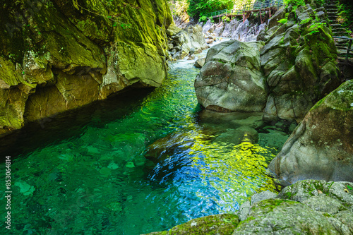 エメラルドグリーンが美しい柿其渓谷