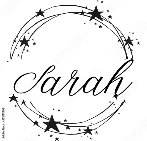 Sarah  - nome proprio scritto tra cerchi e stelle, logo rotondo, grafica vettoriale per feste e periodo natalizio, banner, cartoline, felpa, stampe, cricut, silhouette, sublimazione