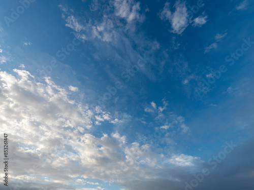 早朝の青空と白い雲 photo