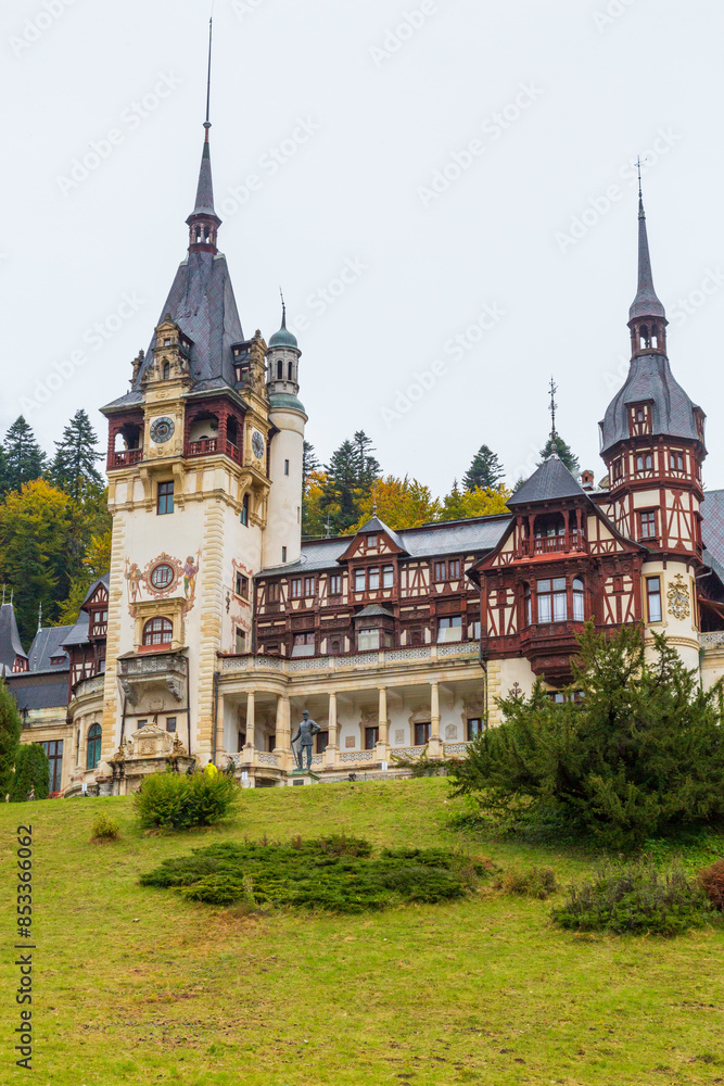 Obraz premium Europe, Romania, Carpathian Mountains, Prahova County, Sinaia. King Carol 1's Peleș Castle, Castelul Peles. Exterior. Neo-Renaissance castle.