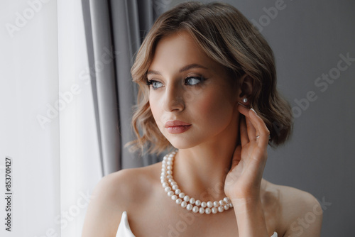 Εκτύπωση καμβά Portrait of happy elegant young woman with white earrings in modern bridal look