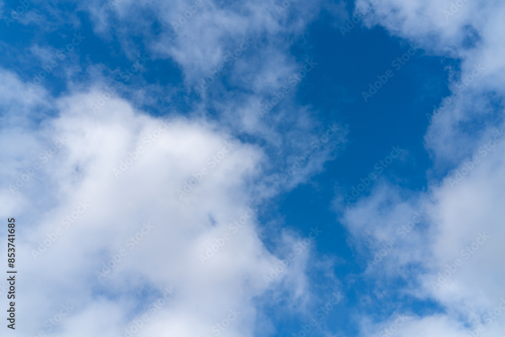 冬の青空に浮かぶ雲 冬の青空に浮かぶ雲