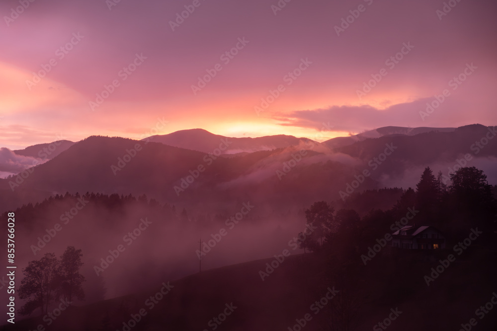 Fototapeta premium Alpenglühen nach dem Unwetter . Alpenglow after the thunderstorm