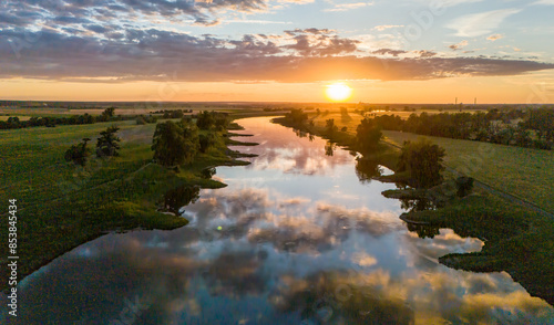 Sonnenuntergang am Fluss