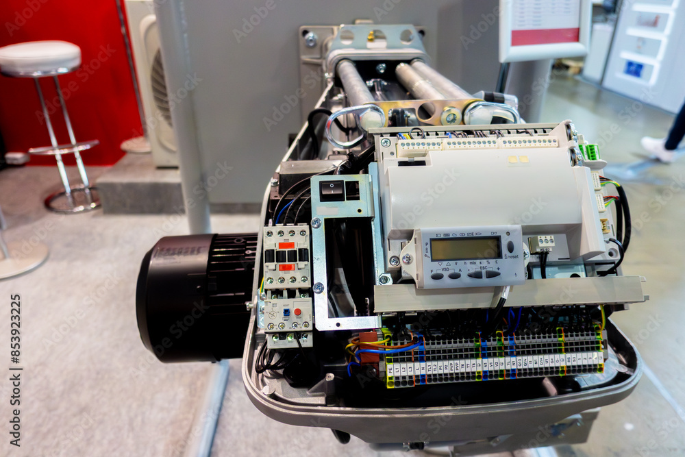 Gas burner for use in medium and high power heat generators with microprocessor control. Gas burner for use in medium and high power heat generators with microprocessor control.