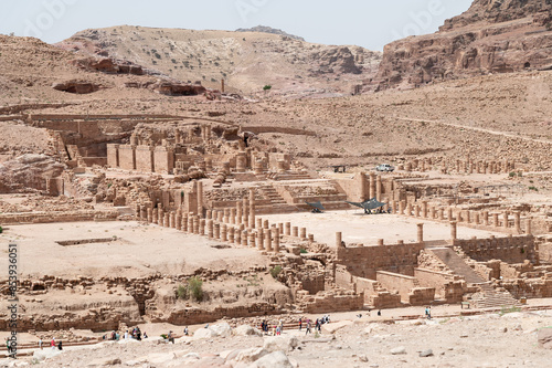 Petra, ruinas del gran templo, Jordania. photo