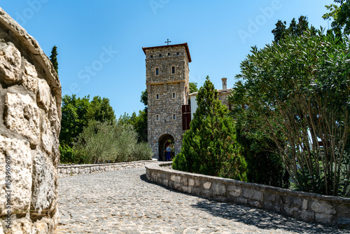 Tvardos monastery entrance