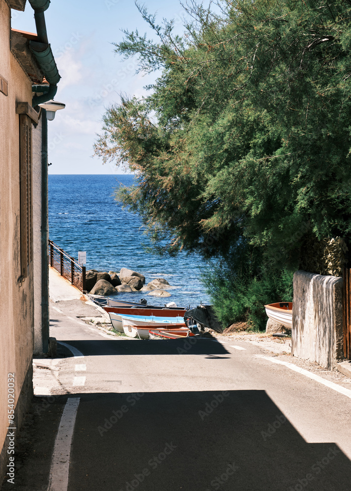 Foto scattata nel centro storico di Pomonte.
