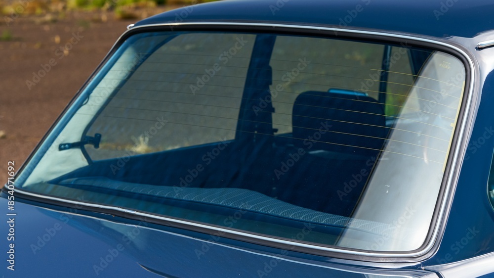 Obraz premium Rear window on a car