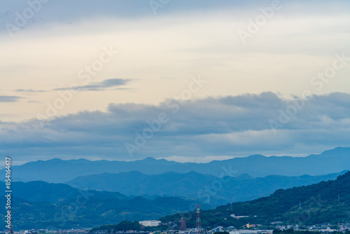 山の中にある田舎街の風景