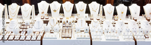 Fotografija Collection of precious metals jewellery with precious stones displayed for sale