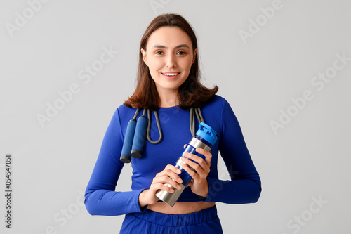 Sporty young woman with ski...