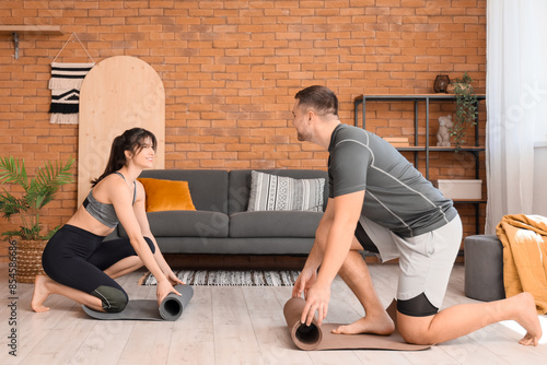 Sporty young couple prepari...
