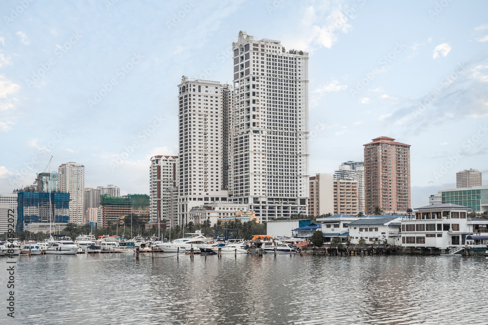 Port de Manille, capitale des Philippines. avec les immeubles en arrière plan. Port de Manille, capitale des Philippines. avec les immeubles en arrière plan.