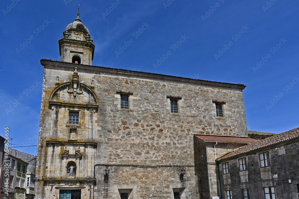 Paesaggi di Galizia, Igrexa de San Pedro de Melide sul cammino Primitivo di Santiago di Compostela - Galizia, Spagna Paesaggi di Galizia, Igrexa de San Pedro de Melide sul cammino Primitivo di Santiago di Compostela - Galizia, Spagna