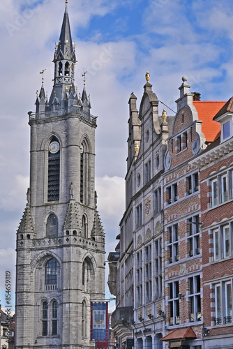 Tournai, La Torre civica e le antiche case della Grand Place, Fiandre - Belgio photo