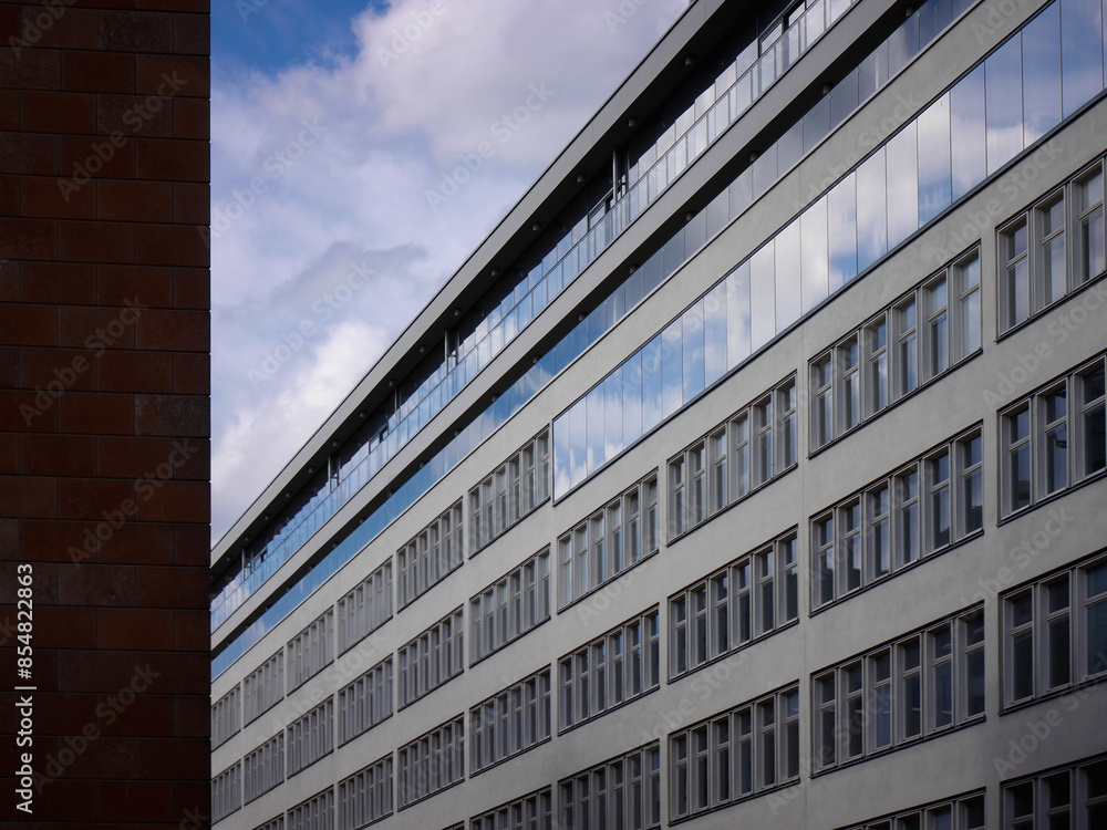 Fototapeta premium Low angle view of a building against the sky 