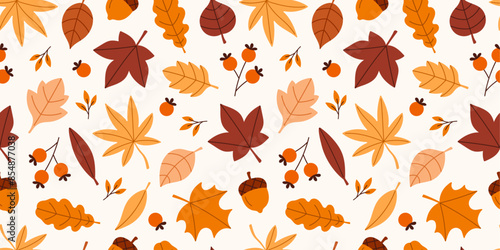 Seamless autumn pattern with leaves, acorns, berries