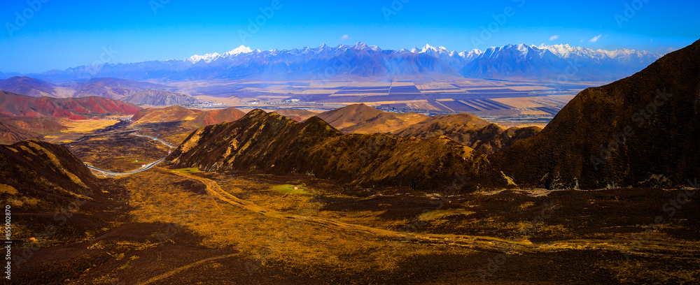 Fototapeta premium Qilian Mountain Grassland Snow Mountain Scenery