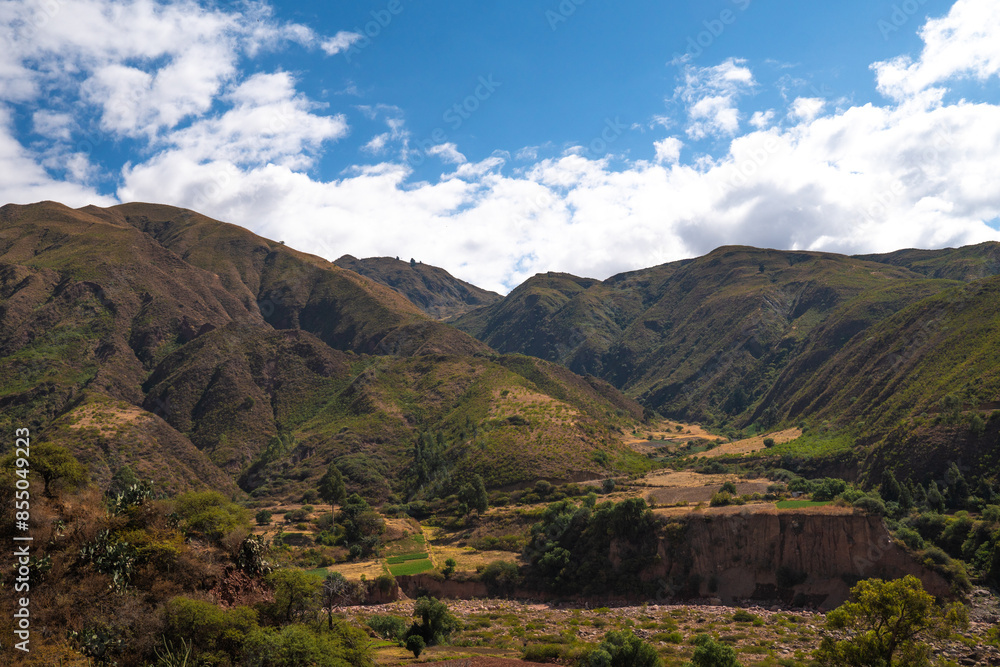 Fototapeta premium Scenery of a mountain range in Bolivia, rural Andean mountain scenery