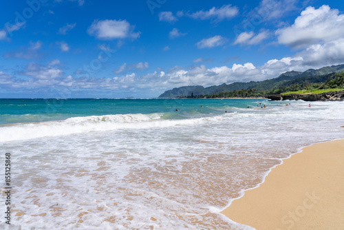 Pounder’s Beach，Windward Coast of Oahu, Hawaii. 