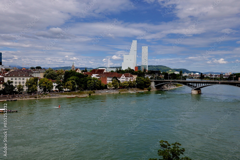 Naklejka premium Rheinufer in Kleinbasel im Frühling