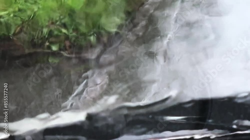 フロントガラスに雨