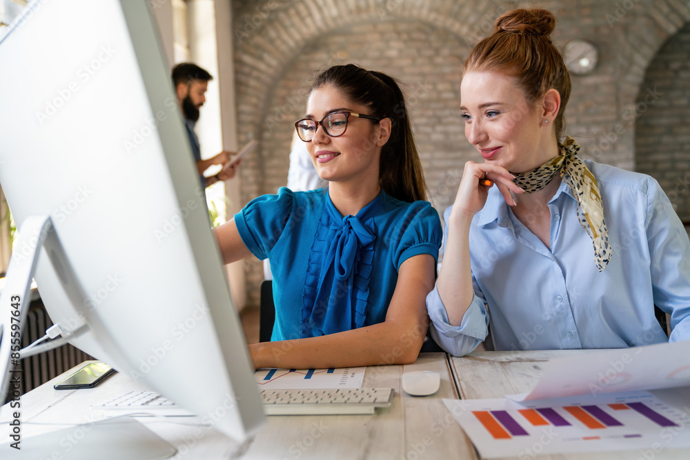 © NDABCREATIVITY - Portrait of business women working together in corporate office. Finance architect startup concept © NDABCREATIVITY - Portrait of business women working together in corporate office. Finance architect startup concept