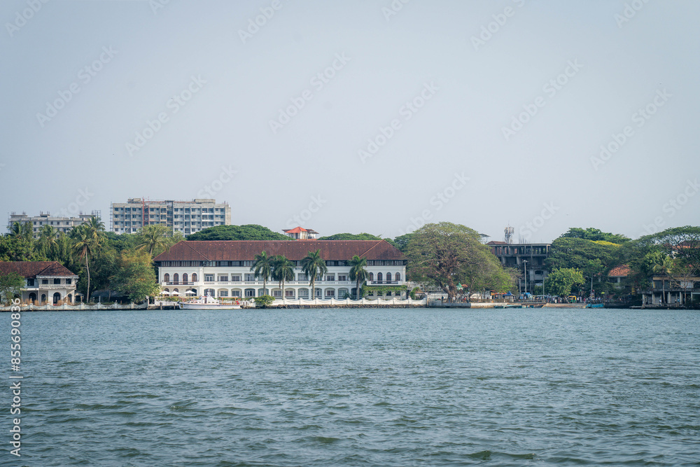 Obraz premium Fort Kochi is known for its Dutch, Portuguese, and British colonial architecture, and elaborate bamboo fishing nets at Fort Kochi Beach. St. Francis Church was the original burial site of explorer Vas