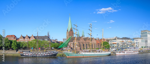 Obraz na płótnie Cityscape of Bremen at a sunny summer day, Germany w salonie
